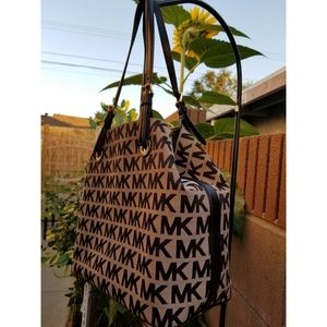 Micheal Kors Jet set convertible grab bag